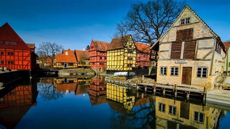 Le danemark, en forme longue le royaume de danemark ou le royaume du danemark, est un pays d'europe du nord et de scandinavie. Les maisons au Danemark