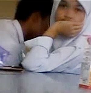 Karangan budak sekolah rendah came across the following essay in my friend's blog (check anyway, here's the hilarious karangan budak sekolah rendah reproduced with syamil's permission. Video (Nikah Sahaja) : Aksi Pra Zina Pelajar Sekolah ...