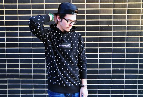 Ss12 supreme x comme des garcons polka dot hoodie. overview for versua