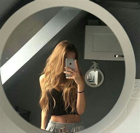 Selfie Mirror | Mirror selfie poses, Mirror selfie girl, Blonde girl selfie