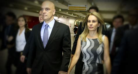 A nós, caberá levarmos adiante a mensagem de vida do professor carlos alexandre de moraes, sabendo desde já. Esposa de Alexandre de Moraes escapa de detector de metais ...