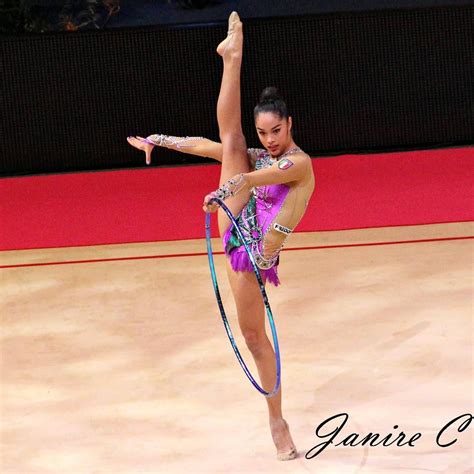 Alexandra ana maria agiurgiuculese est un gymnaste italien d'origine roumaine, individualiste de la gymnastique nationale italienne rythmique. Alexandra Agiurgiuculese (ITALY), #euskalgym 2017 | Grs