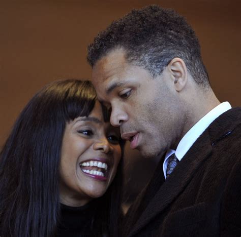 And his wife, sandi jackson, are shown arriving at federal court in washington in 2013. Jesse Jackson Jr's wife won't discuss his condition - UPI.com