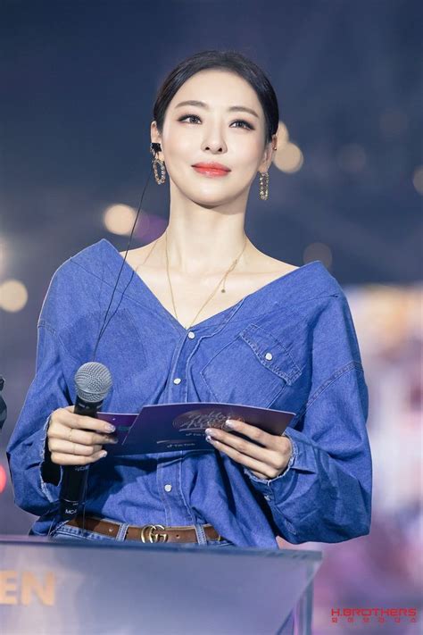 Jun 03, 2021 · it seems like some of lee seung gi's fans are unhappy about his relationship with lee da in after they discovered the actress's family background. Lee Da Hee 이다희 Global on Twitter in 2020 | Lee, Korean ...