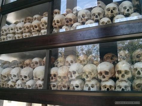 I completely lost it at this point because it just made it so real. Phnom Penh - Choeung Ek skulls 2 - Jonathan Lee