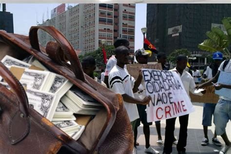 Comerciantes fazem carreata em manifestação contra medidas restritivas na bahia. Manifestação pacífica em prol de repatriamento de capitais ...