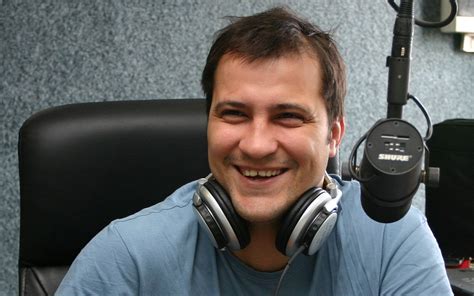 He hosted, together with mihai găinușă, the morning show on romanian radio station kiss fm, and a weekly satire show (cronica cârcotaşilor) on the romanian channel prima tv. Șerban Huidu a răbufnit! Scandal monstru în avion. De la ...