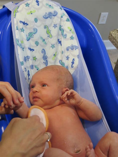 Learn how frequently you should bathe your newborn according to experts, as well as tips for preventing eczema outbreaks between baths. Little Baby Kinard: A Month of Firsts (1 month old)
