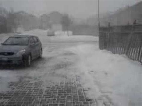 Segundo o serviço de meteorologia de nova iorque, o conhecido central park ficou com cerca de um centímetro de neve. Tempestade de Neve em Toronto - Canada - YouTube