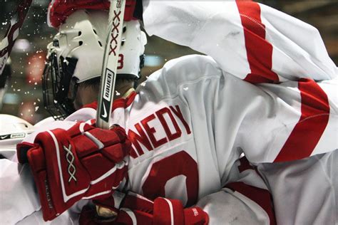 Are You a Great Teammate? 3 Ways to Tell - CrossIceHockey.com