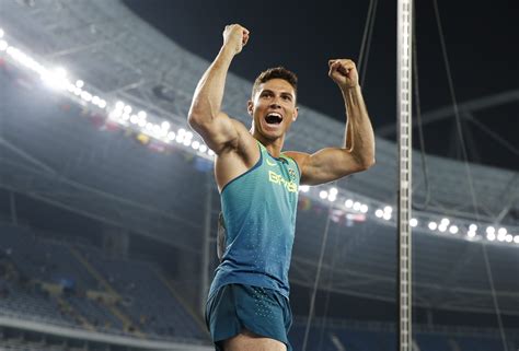 Il 15 agosto vince la medaglia d'oro olimpica a rio de janeiro, saltando a 6,03 metri e stabilendo il nuovo record olimpico. Ouro no Rio 2016, Thiago Braz estabelece metas para os ...