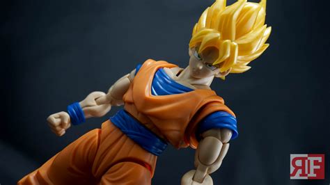 The rumor started in 1997 and people are still actively looking for it 15 years after its creation?! Bandai Figure-Rise Standard Super Saiyan Son Goku Review