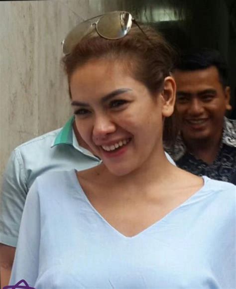 Untuk membuat foto menjadi tembus pandang/transparant di android sebenarnya ada banyak cara nya. Foto Foto Nikita Mizarni Keluar Rumah Tanpa Bra, Ini ...