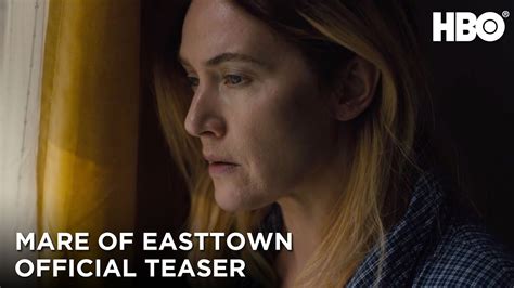 A detective in a small pennsylvania town investigates a local murder while trying to keep her life from falling apart. Trailer för Mare of Easttown. Kate Winslet spelar detektiv ...