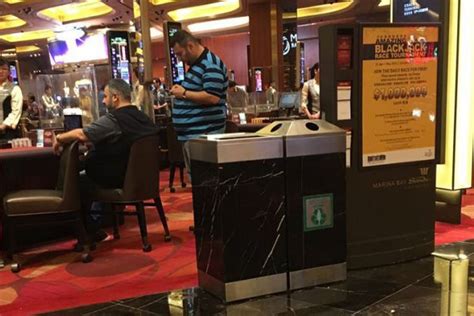 Binali yıldırım'ın oğlu erkan yıldırım singapur'un en büyük casinosunda görüntülendi. Binali Yıldırım'ın oğlunu kumar masasında çeken muhabir o ...