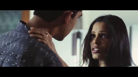 An extract from slumdog millionaire (2008) this clip is designed to support learning on the wjec gcse film studies. Jamal sneaks into a job to find Latika again Slumdog ...