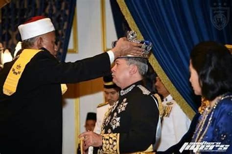 1855 perjanjian setia sultan ali serah johor kepada temenggung selama lamanya. Another Brick in the Wall: Crowning of the Sultan of Johor