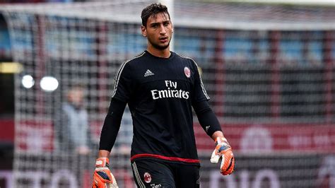 Gianluigi donnarumma ukir rekor bersama rossoneri. AC Milan keeper Gianluigi Donnarumma not joining Man ...