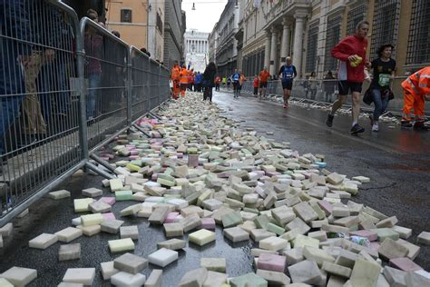 La gara inizia alle 8:30 con partenza e arrivo sui fori imperiali vicino al. Maratona di Roma bagnata: dominio etiope - il blog di ...