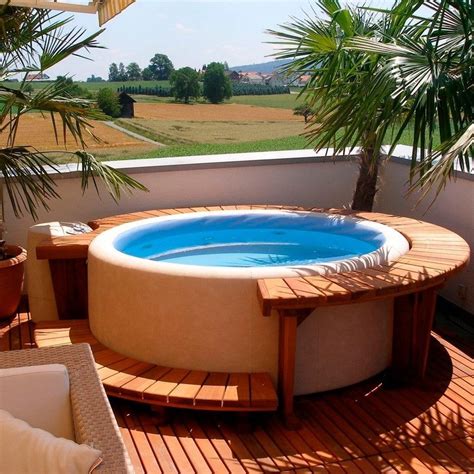 Wo fange ich denn mit dem whirlpool reinigen überhaupt an? Softub mit Holzumrandung | Whirlpool hinterhof, Whirlpool deck, Whirlpool garten