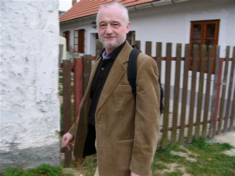 Nádasdy ádám versei úgy szólnak hozzánk, ahogy a barátainkkal beszélgetünk: angyal a művészellátóban kultblog: Nádasdy Ádám az Olvasóligetben