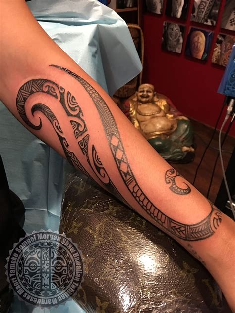 Getting away from these trends, they can have a bold and these polynesian tattoos have different meanings if we wear these in the leg than it means you are reliable and responsible. Feminine Polynesian tattooing by Samuel Shaw at Kulture ...