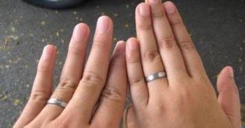Mereka ingin menikah dengan pria yang sama serta memiliki anak berbarengan. Hukum Memakai Cincin Tunangan Artikel Indonesia | Kumpulan ...
