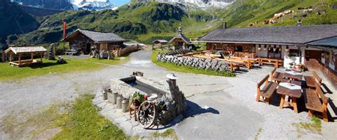 Vor allem bei schneeschmelze im frühling, dann sind sie prall gefüllt und die turbinen, hinter den mächtigen staumauern verborgen, laufen auf hochtouren. Kaprun Hochgebirgsstauseen | Salzburgs Ausflugsziele auf ...