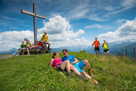 Wandern sie auf rund 400 km markierten wanderwegen zu ca. Großarl: Kreuzkogel Kinderwagen-Gipfelsieg • Wanderung ...