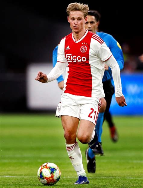 Following his move to barca, de jong's girlfriend mikky shared a throwback picture on instagram and captioned it, 30th november 2015: Frenkie de Jong komende zomer voor recordbedrag naar FC ...