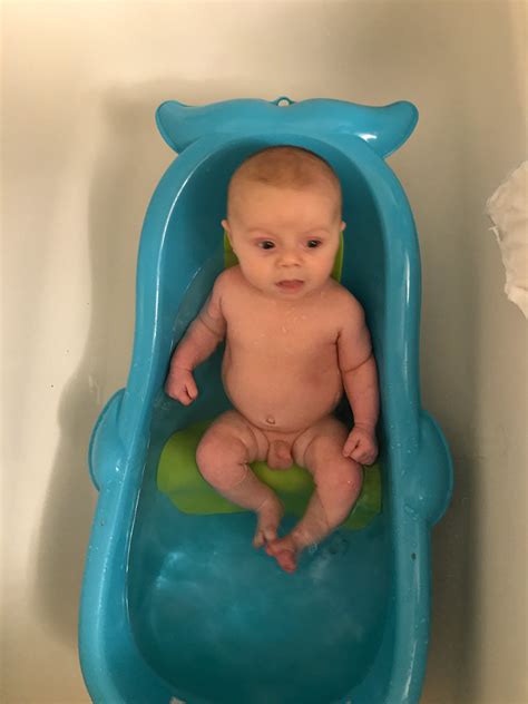 Caring for an uncircumcised baby is the same as caring for infants who have been circumcised. Baby in bath | Vancouver 2016 | Thomas Quine | Flickr