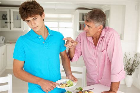 Bei familie giachi ist die wohnung zu klein, weil die großmutter manchmal zu besuch kommt und hilft. Wann beginnt die pubertat bei jungen. Pubertät setzt bei ...