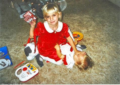 Take a gander at a new pic dump of wonderfully funny and awkward family christmas photos. The Christmas gift that keeps on giving! More awkward ...