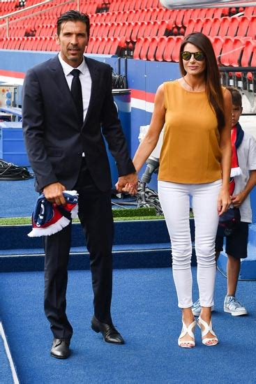 Find the perfect david lee buffon stock photos and editorial news pictures from getty images. Gigi Buffon debutta a Parigi con Ilaria D'Amico e i figli ...