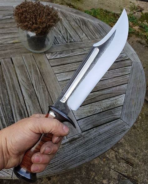 Maserin bowie knife with @nitecoreflashlight tm28. Pin by Tim Kirl on knives | Bowie knife, Knives and swords ...