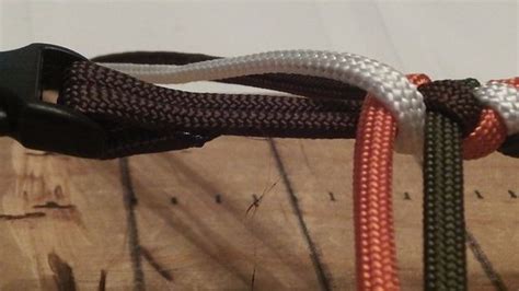 It does take some time to get used to it, but the result is quite pleasing to the eye. How to Tie a 4 Strand Paracord Braid With a Core and Buckle. | Paracord braids, Paracord ...