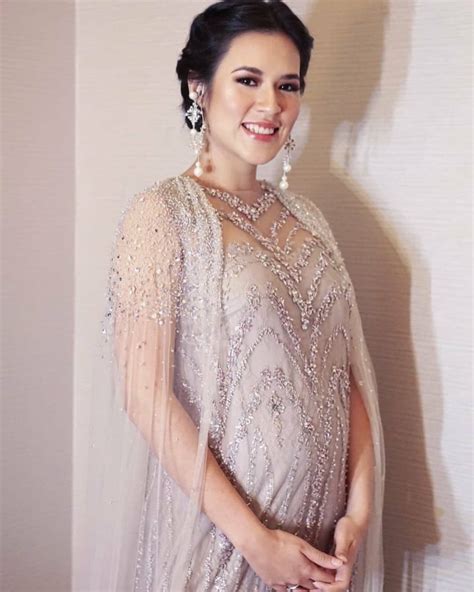 Cocok dipakai untuk bepergian maupun santai. Model Baju Kebaya Ibu Hamil Terbaru : Midi Dress Batik Ini ...