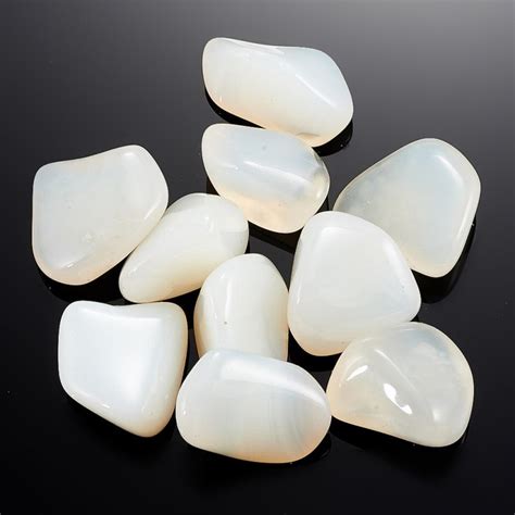 Белый Агат: магические свойства камня, кому подходит по знаку зодиака ...