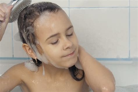 The trainer made an ice bath for the injured athlete. Teaching Your Kid To Bathe: Hard To Reach Areas - Baby ...