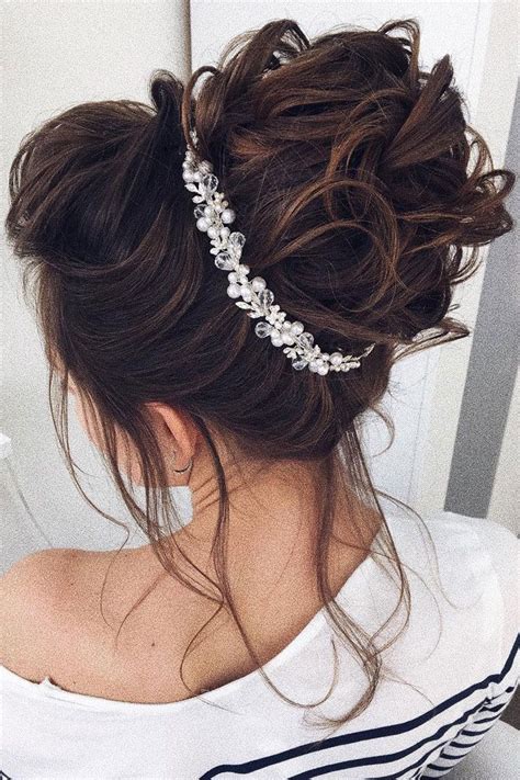 Try one of these looks on for size. Beautiful half up half down wedding hairstyle. | Hochzeit ...