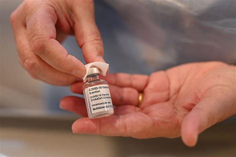 Fiocruz deve iniciar produção da vacina já em janeiro. Vacina da Fiocruz tem 70% de eficácia já na 1ª dose