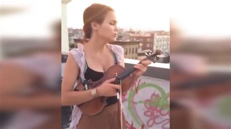 How to make him chase you (even if he's not interested). Friend Begs Her To Sing 'Killing Me Softly," Then She ...