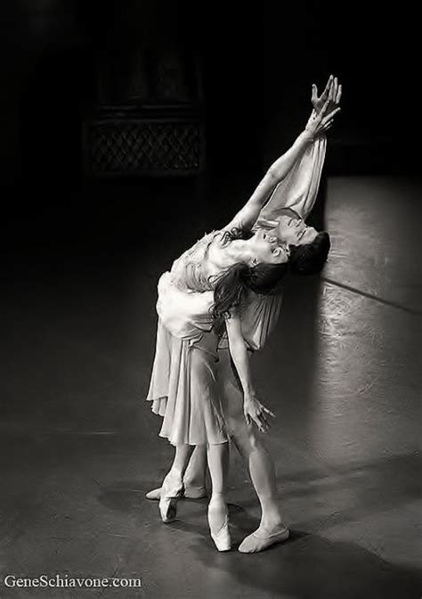Tancerze baletowi ballet tutu taniec baletowy pomysły na pozowanie baleriny fotografia. Irina Dvorovenko and Roberto Bolle in Romeo and Juliet ...