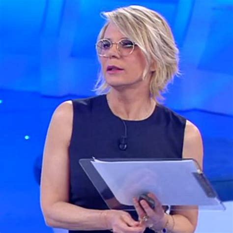 Ma, soprattutto, per ringraziarlo di esserci sempre per lei e per le tre sorelle. Maria De Filippi manda via Liliana: imbarazzo a C'è Posta ...