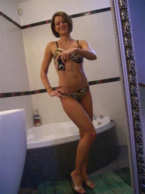 I'm not from this world. Nude Neighbors Wife - Average Looking Porn