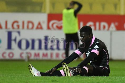 Il palermo perde al barbera col catanzaro: Disastro Palermo: due espulsioni e Catanzaro in vantaggio - TifosiPalermo