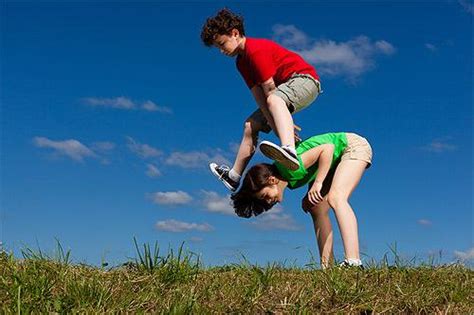 Una dinámica para realizar al aire libre con los niños en sus fiestas infantiles.aquí puedes encontrar más de este tipo de . Fomentar actividades al aire libre haría adolescentes más ...