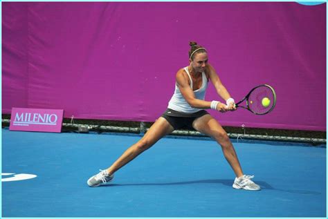 Nadia podoroska de argentina en acción frente a iga swiatek de polonia durante su partido de la semifinal femenina del torneo de tenis del abierto de francia en roland garros, 08 de octubre de 2020. Tenistas Argentinas: Nadia Podoroska: números de un ...