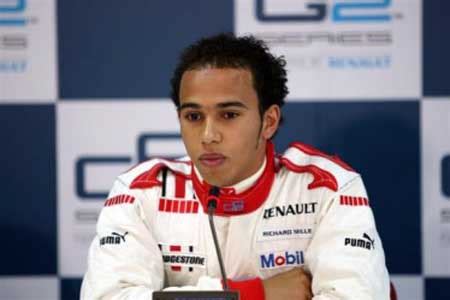 In 2008 he became the first black driver to win the f1 world drivers' championship. Lewis Hamilton obtuvo la pole para el premio de Europa