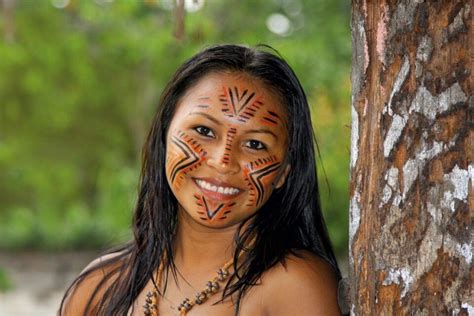 Vertreter indigener völker aus neun ländern haben einen besseren schutz des amazonasgebiets in südamerika gefordert. Peru • Bolivien • Brasilien Regenwaldexpedition ...